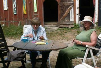 Anneliese (li) und Gudrun Schecker (re)